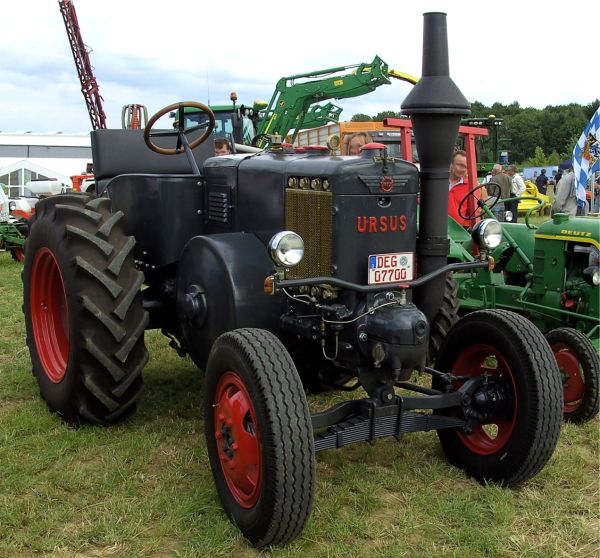 Ursus_tractor sm.jpg