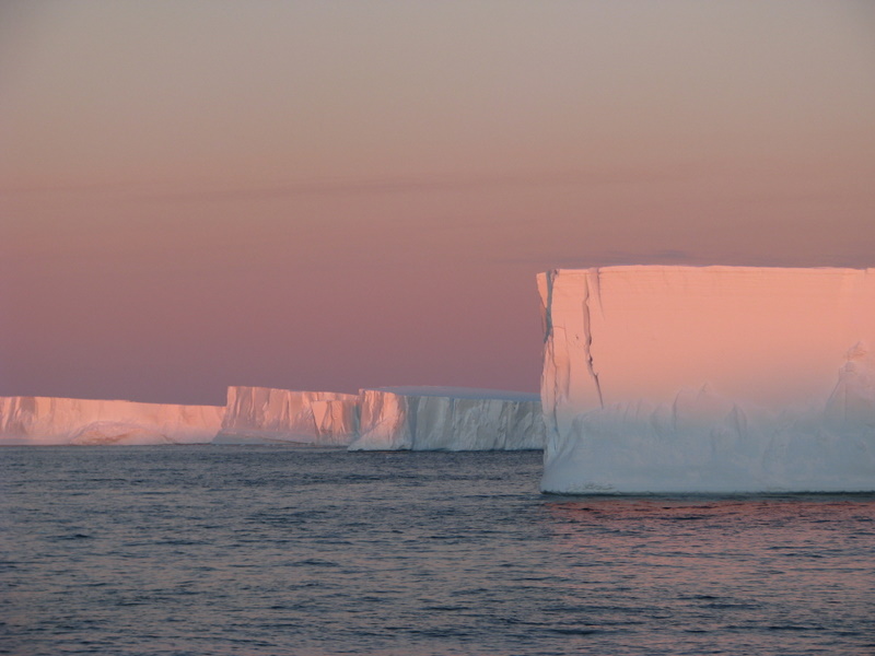 Iceberg sunrise 6.JPG
