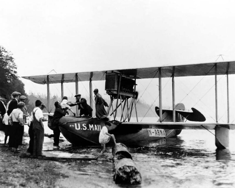 eddie-hubbard-and-his-boeing-b-1-seaplane-redondo-beach-ca-1920.jpg